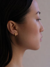 Load image into Gallery viewer, TEMPLE OF THE SUN: ARETE HUGGIES - GOLD VERMEIL