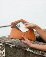 Load image into Gallery viewer, DUSKY ROBIN: RILEY CLUTCH BAGS
