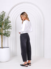 Load image into Gallery viewer, MONACO: TONI BARREL JEANS - BLACK