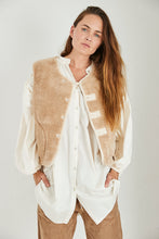 Load image into Gallery viewer, MAMAPAPA: ALFRED REVERSIBLE FAUX FUR - NATURAL