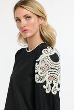 Load image into Gallery viewer, 365 DAYS: DANBURY TOP - BLACK SWAN