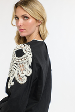 Load image into Gallery viewer, 365 DAYS: DANBURY TOP - BLACK SWAN