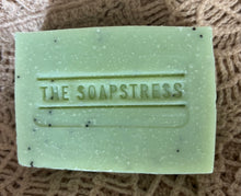Load image into Gallery viewer, THE SOAPSTRESS: BOTANICAL SOAP