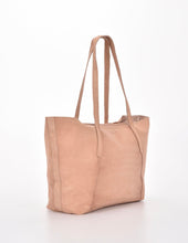 Load image into Gallery viewer, GABEE: LYNTON TOTE BAG - CAMEL