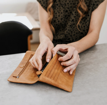 Load image into Gallery viewer, DUSKY ROBIN: SIRENA PURSE