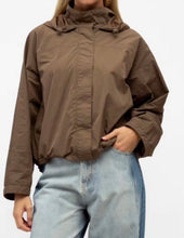 Load image into Gallery viewer, MOSS GROTTO: THE 9th BREAKER JACKET - CHOCOLATE
