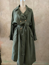 Load image into Gallery viewer, THE ITALIAN CARTEL: SILLABARE TRENCH - JUNIPER/OLIVE
