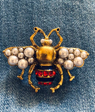 Load image into Gallery viewer, MISS MOSS: NOLA BEE BROOCH - RUBY

