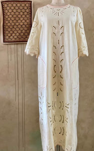 365 DAYS: ANNIE EMBROIDERED DRESS - ANTIQUE CREAM