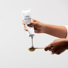 Load image into Gallery viewer, SALUS: CUCUMBER &amp; CAMOMILE RADIANCE FACE MASK
