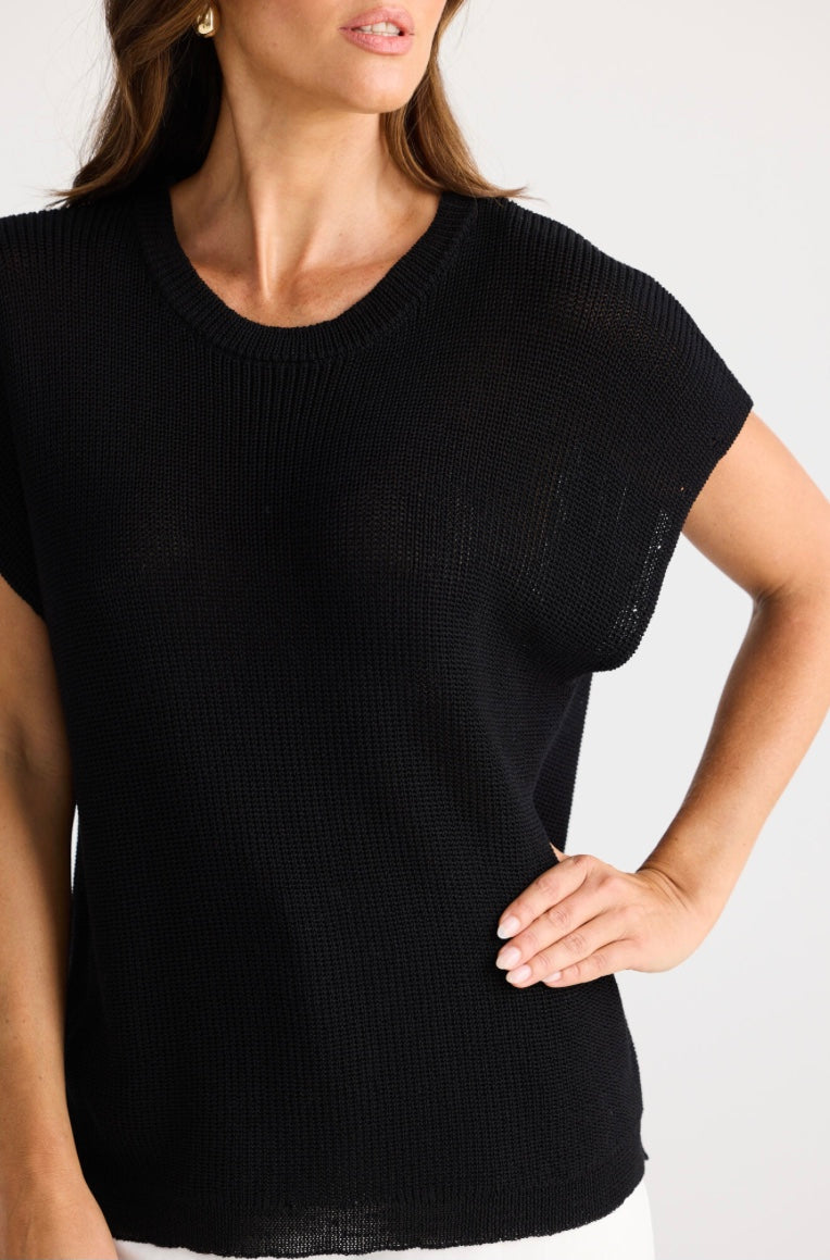 BRAVE & TRUE: LIMO TOP  - BLACK