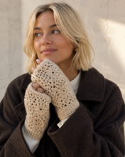 Load image into Gallery viewer, MIASA: HANDMADE 100% WOOL CROCHET GLOVES - BLUSH
