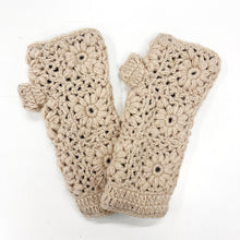 Load image into Gallery viewer, MIASA: HANDMADE 100% WOOL CROCHET GLOVES - BLUSH
