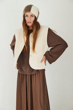 Load image into Gallery viewer, MAMAPAPA: ALFRED REVERSIBLE FAUX FUR - NATURAL
