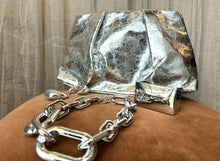 Load image into Gallery viewer, MISS MOSS: CLUTCH - METALLIC SILVER
