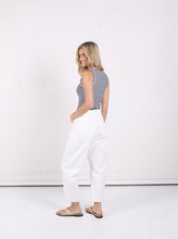 Load image into Gallery viewer, MONACO: TONI BARREL JEANS - WHITE
