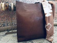Load image into Gallery viewer, HENK BERG: CATIE TOTE - CHOCOLATE
