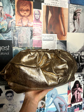 Load image into Gallery viewer, MISS MOSS: CLUTCH BAG - METALLIC GOLD
