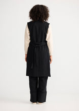 Load image into Gallery viewer, SHANTY: NOA LONG VEST - BLACK
