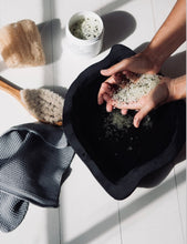 Load image into Gallery viewer, SALUS: PEPPERMINT &amp; ROSEMARY SOOTHING BATH SOAK
