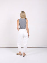 Load image into Gallery viewer, MONACO: TONI BARREL JEANS - WHITE
