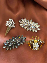 Load image into Gallery viewer, MISS MOSS: NOLA BEE BROOCH - AMBER
