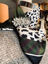 Load image into Gallery viewer, MISS MOSS: KATHY  RHINESTONE BROOCHES
