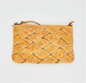 HOLIDAY: SICILY CLUTCH - TAN
