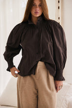 Load image into Gallery viewer, MAMAPAPA: GINGER BLOUSE - CHOCOLATE
