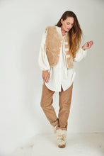 Load image into Gallery viewer, MAMAPAPA: ALFRED REVERSIBLE FAUX FUR - NATURAL
