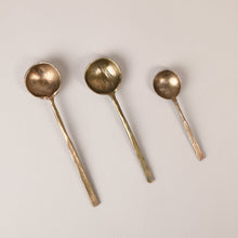 Load image into Gallery viewer, DNI: “OLIVE” ANTIQUE SPOONS IN BRASS - (3 SIZES)
