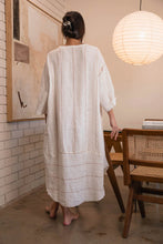 Load image into Gallery viewer, EADIE: CARTER MALLE LINEN DRESS - NUTMEG STRIPE
