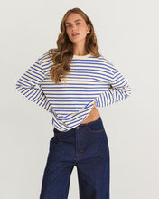 Load image into Gallery viewer, MOSS: ANTIBES STRIPE CREW - BLUE/WHITE
