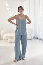 Load image into Gallery viewer, EADIE: LINEN CAMI - BLUE
