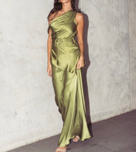 Load image into Gallery viewer, MOSS: CLAUDIA SKIRT - OLIVE

