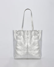 Load image into Gallery viewer, COBB &amp; CO: VENUS METALLIC HOBO TOTE - SILVER
