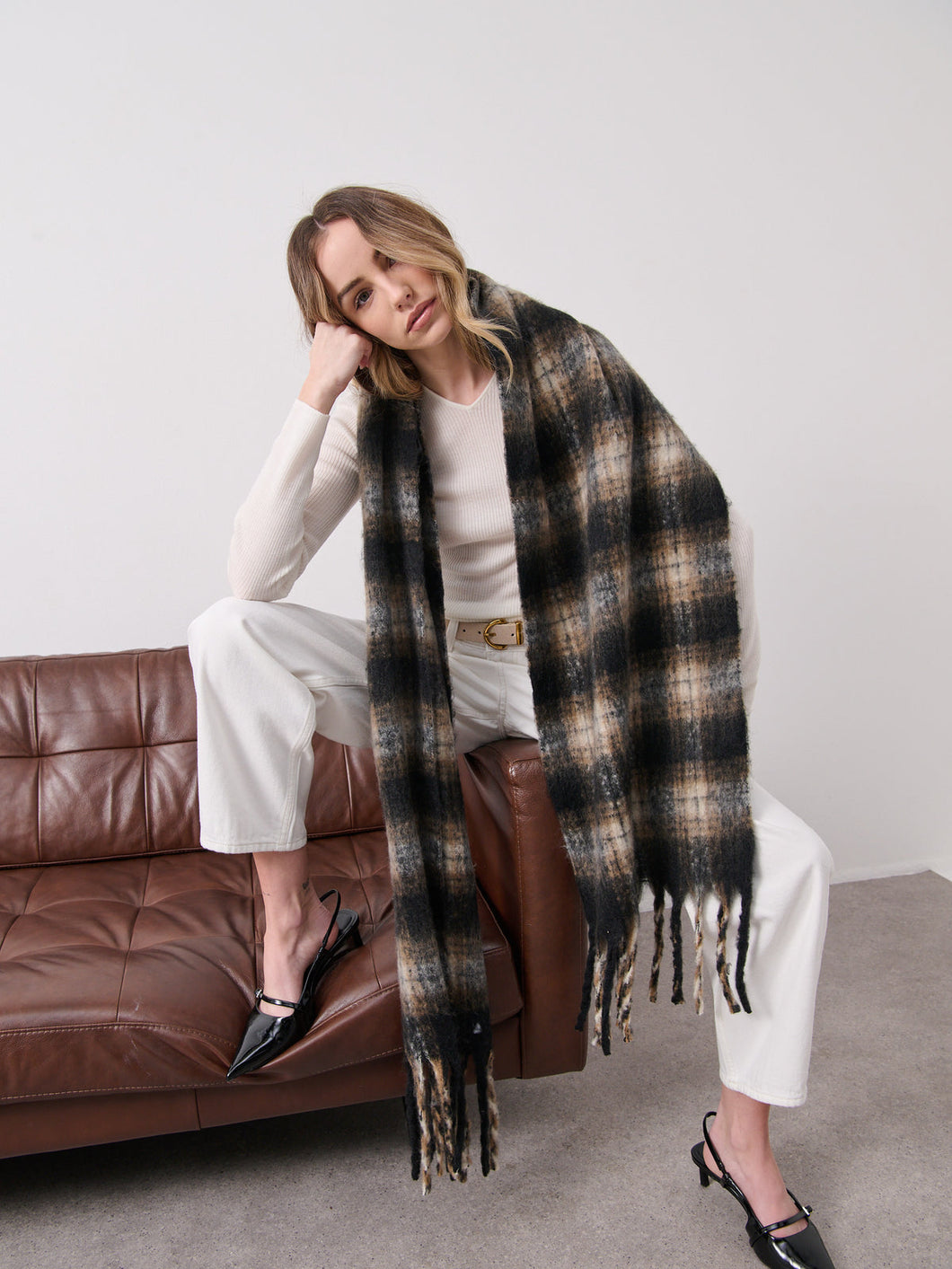 MOSS: “ELENA” CHUNKY CHECK SCARF - BLACK/BROWN