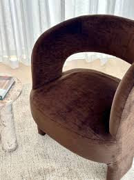 NELSON FORMES ARMCHAIR - CHOCOLATE