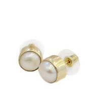 Load image into Gallery viewer, MOSS GROTTO: LIZZY PEARL STUDS
